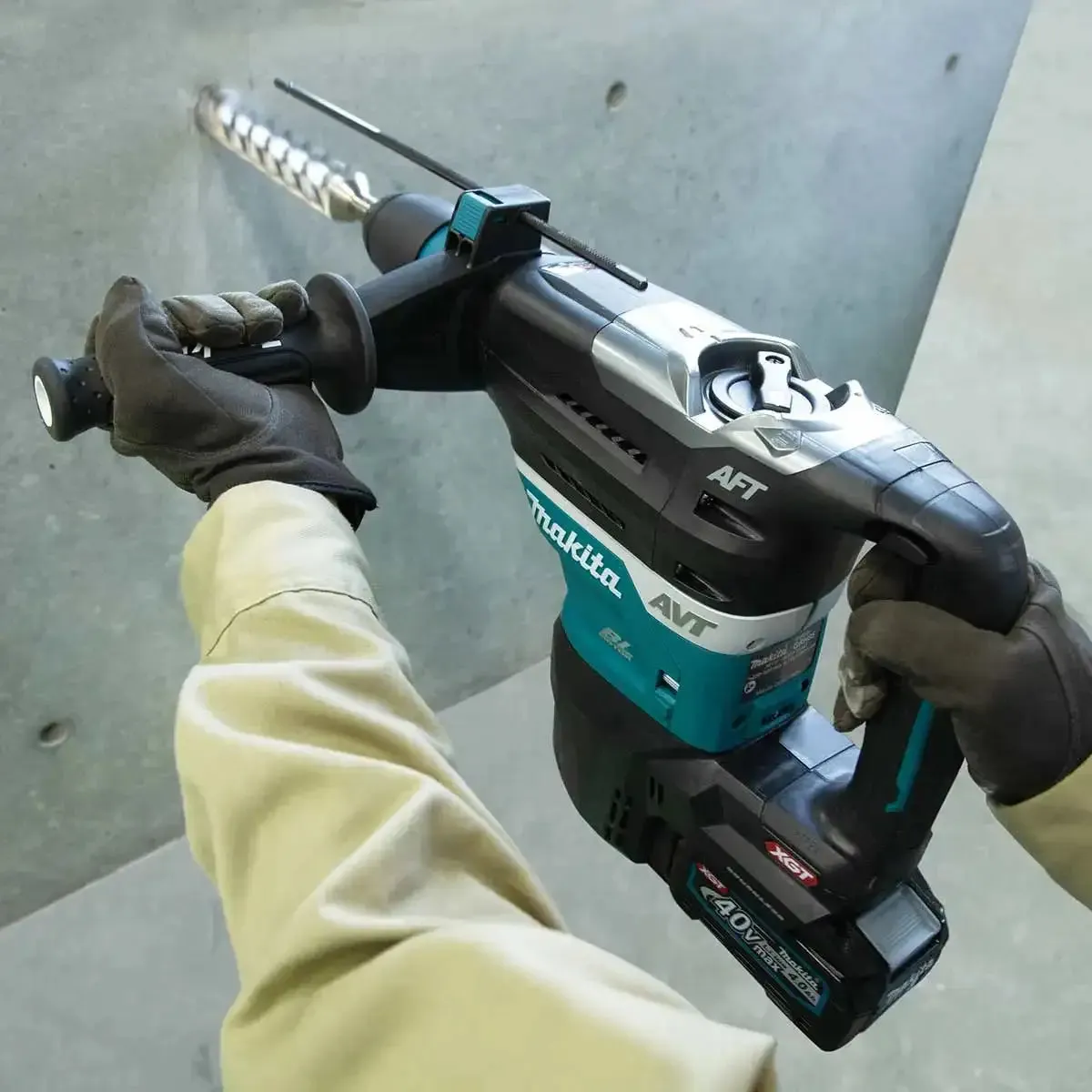 Makita 40V XGT Cordless 1-9/16 inch Rotary Hammer Kit