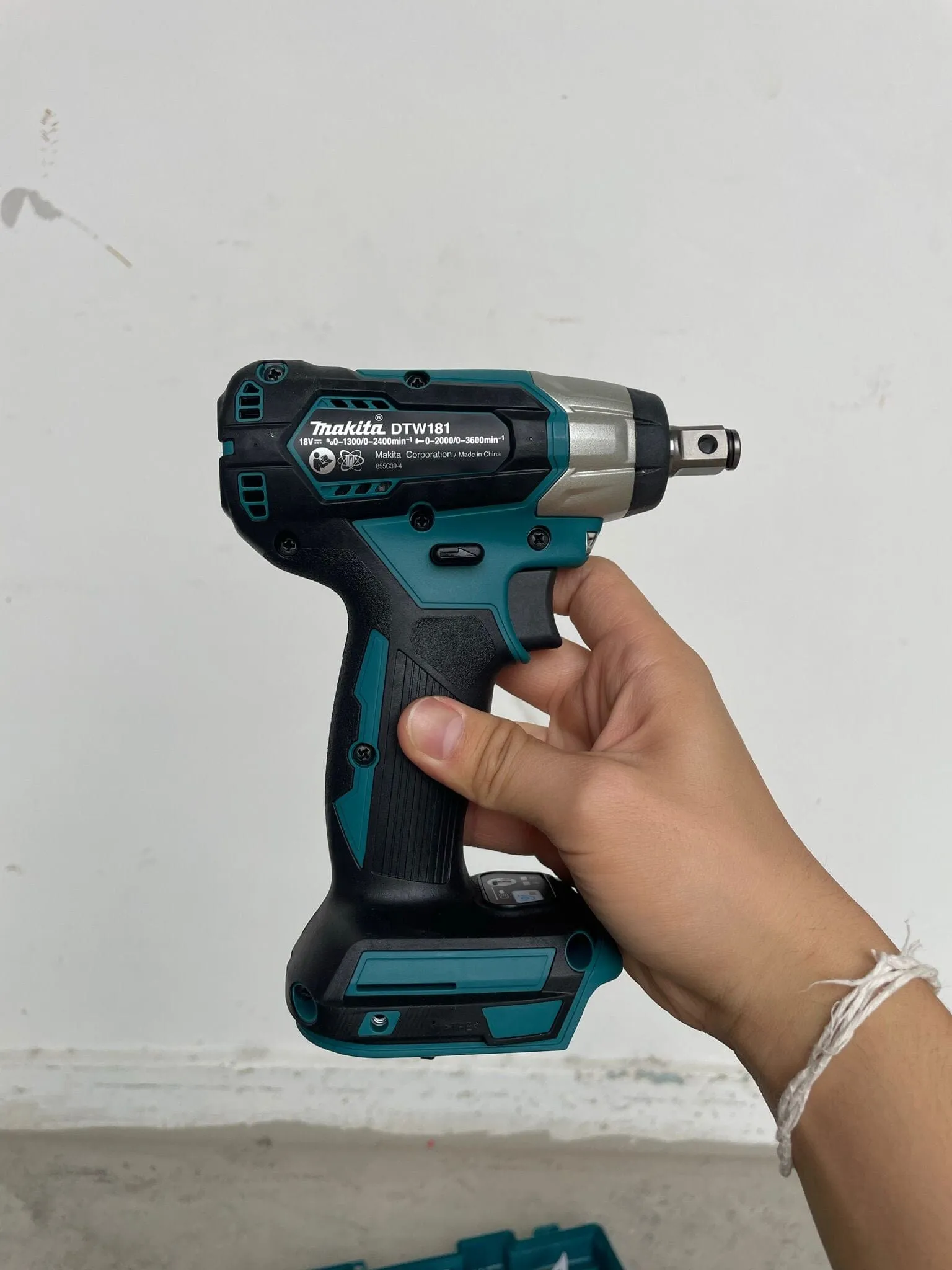 Makita 4" 40V Cordless Brushless Angle Grinder GA021GM201 Come With 4.0Ah battery and Charger | Model : M-GA021GM201