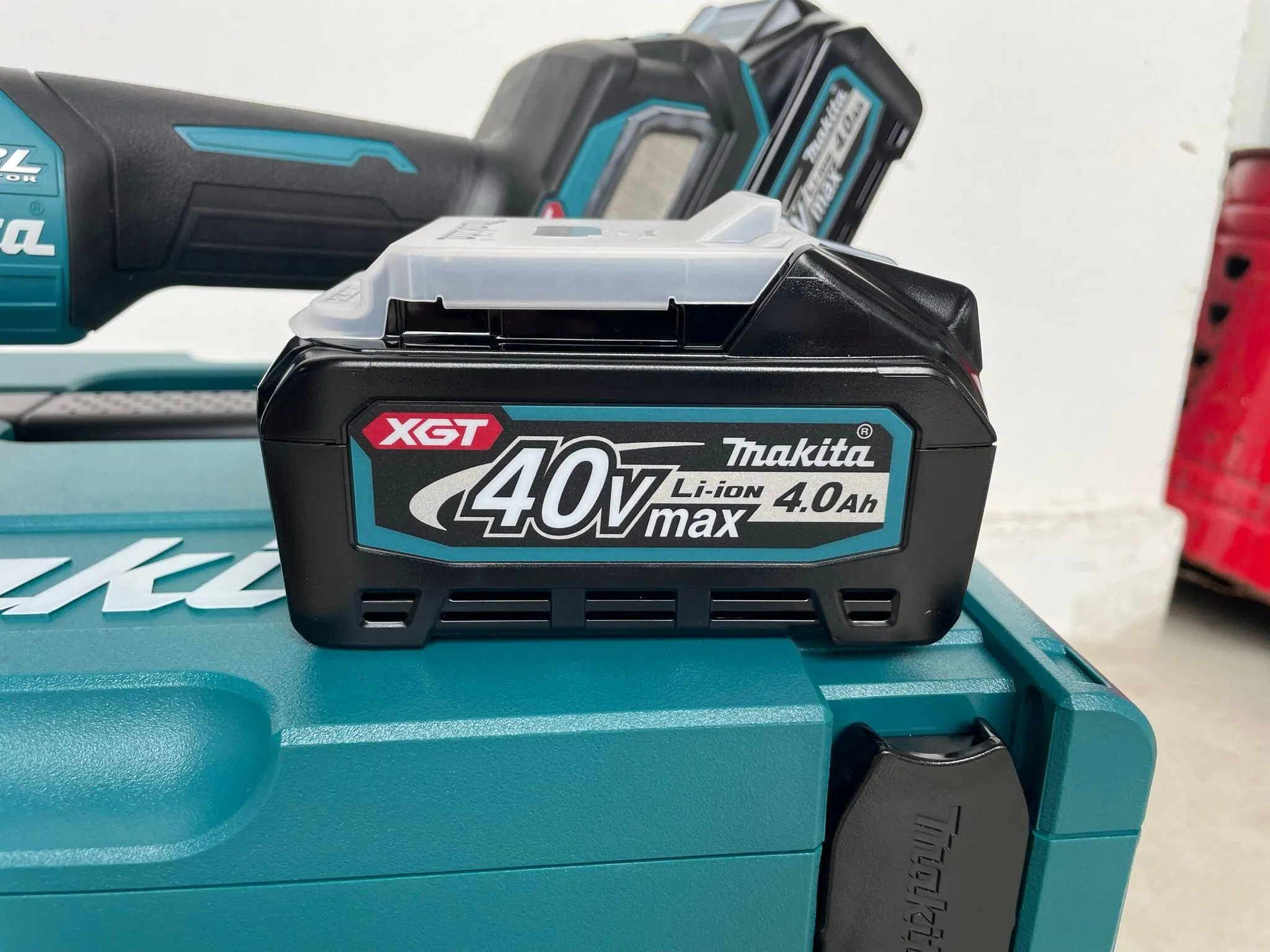 Makita 4" 40V Cordless Brushless Angle Grinder GA021GM201 Come With 4.0Ah battery and Charger | Model : M-GA021GM201