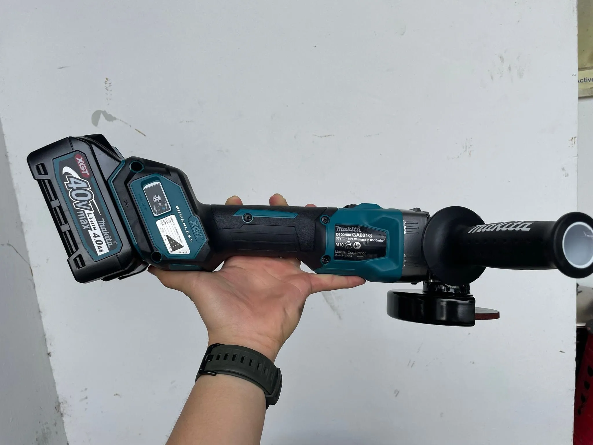 Makita 4" 40V Cordless Brushless Angle Grinder GA021GM201 Come With 4.0Ah battery and Charger | Model : M-GA021GM201