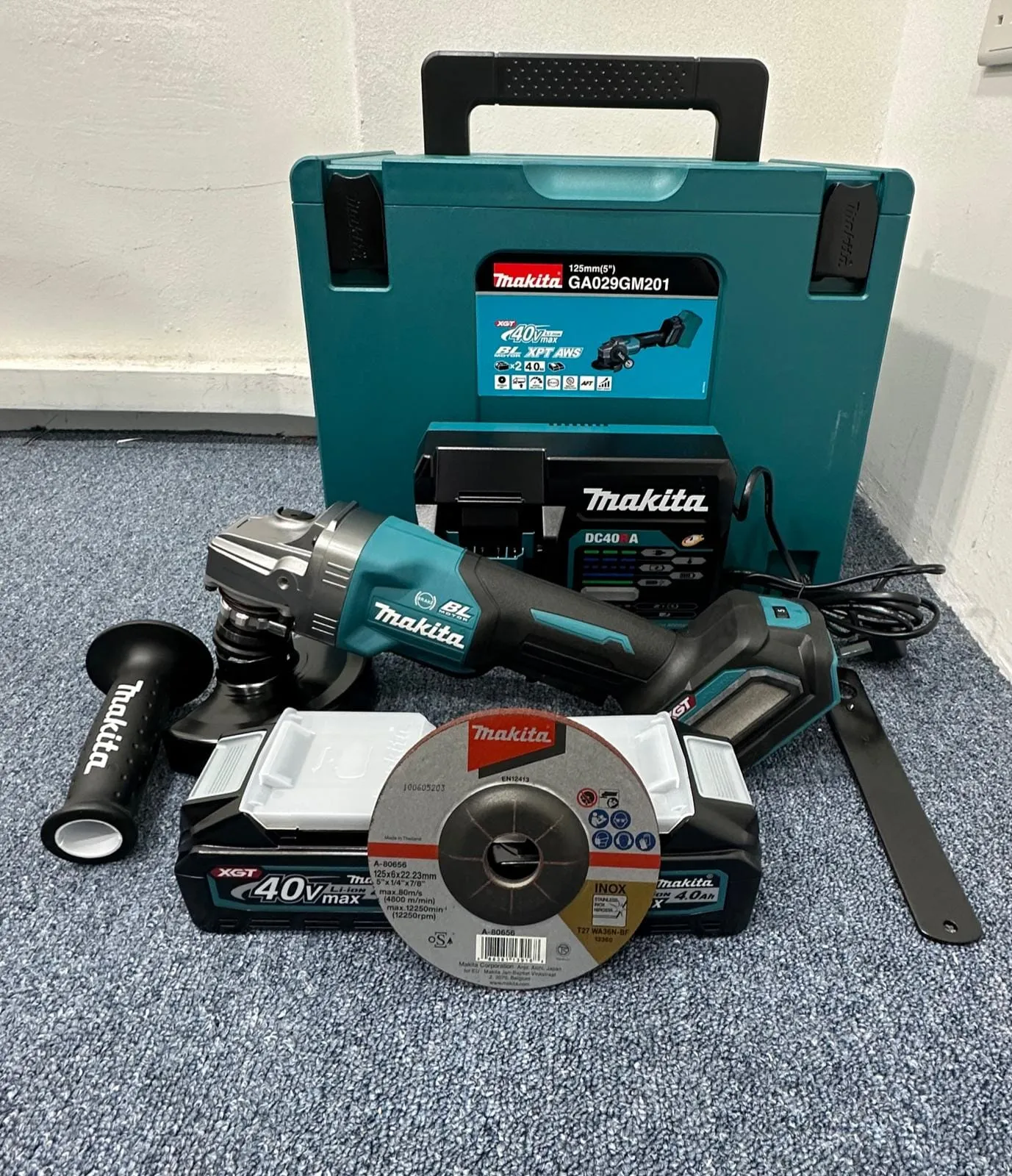 Makita GA029GM201(RM2J) Cordless Brushless Angle Grinder with Fast Charger (DC40RA), 4.0Ah Battery (BL4040) With Paddle Dead Man Switch | Model: M-GA029GM201 (OBSOLETED)